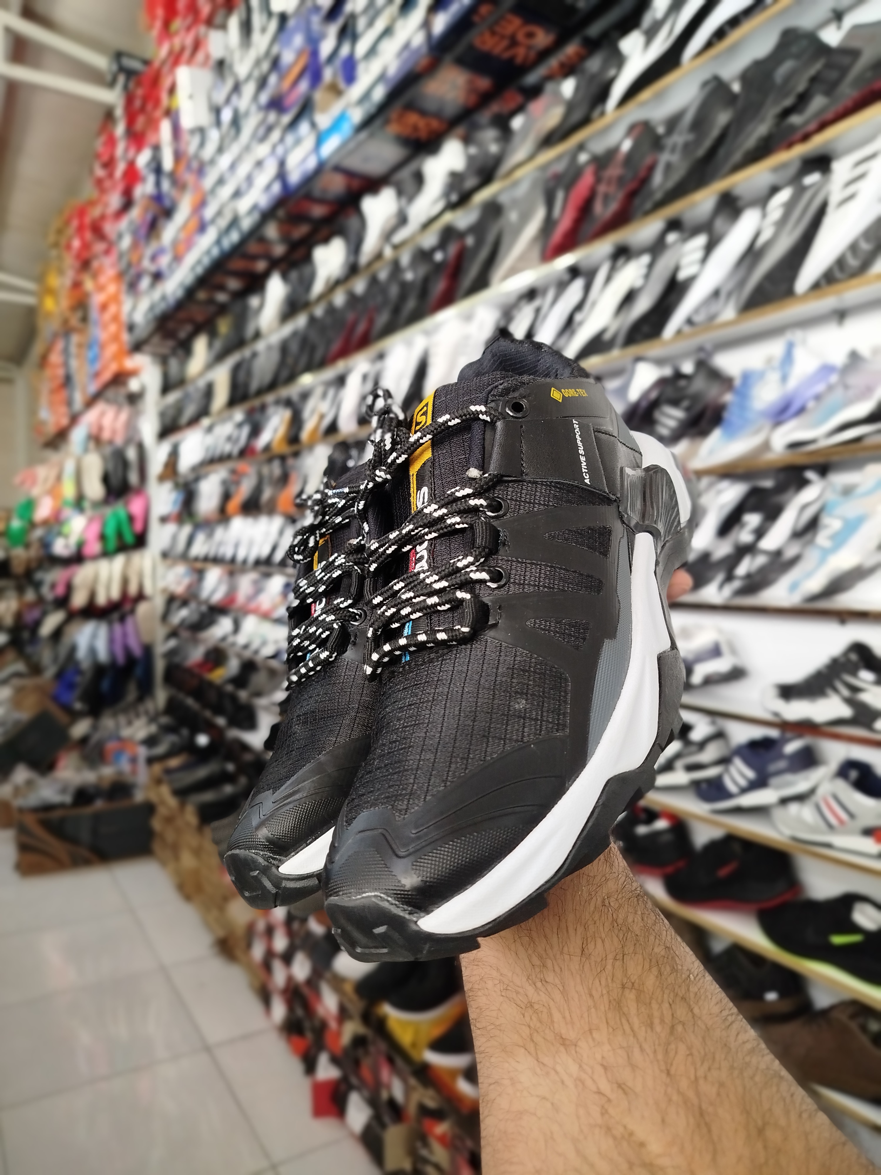 سالامون گورتکس ضدآب مناسب فصل و طبیعت گردی